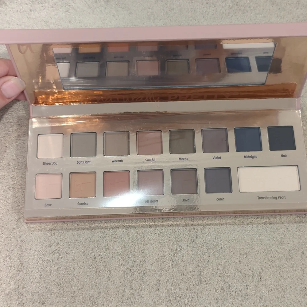 It cosmetics naturally pretty matte luxe transforming eyeshadow palette - NIB - Picture 2 of 4